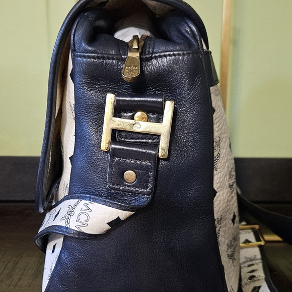 Authentic MCM White Blue Meesenger Crossbody Shoulder Bag EUC Germany - Picture 6 of 16